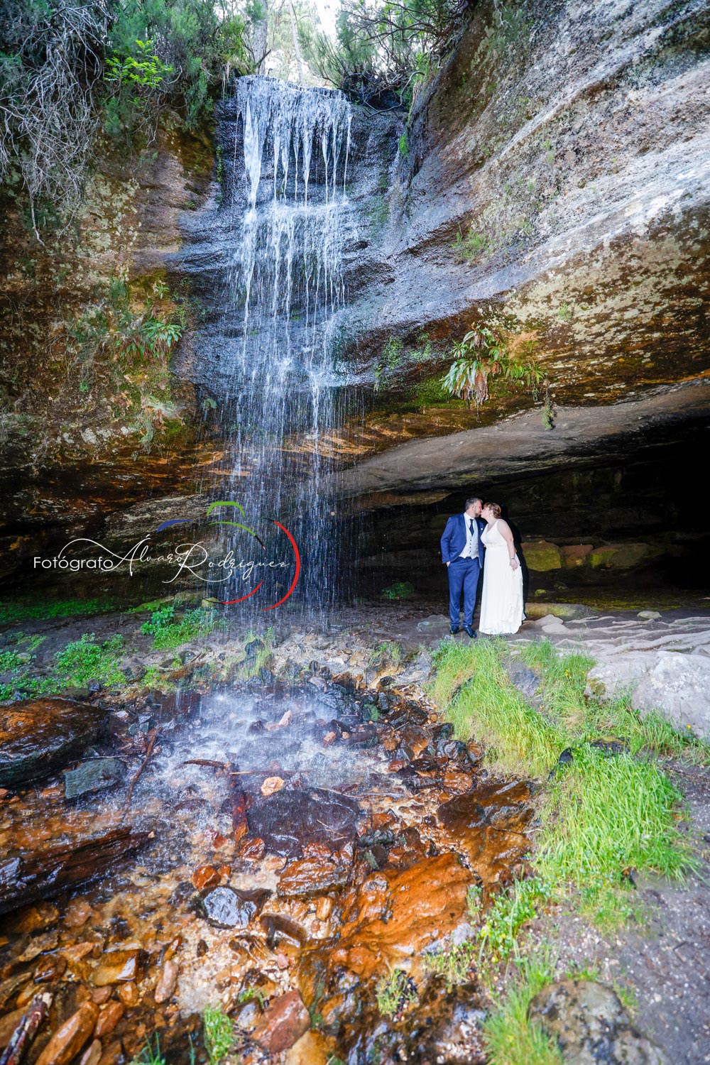Reportaje de fotos de boda En la cascada del médico Covaleda