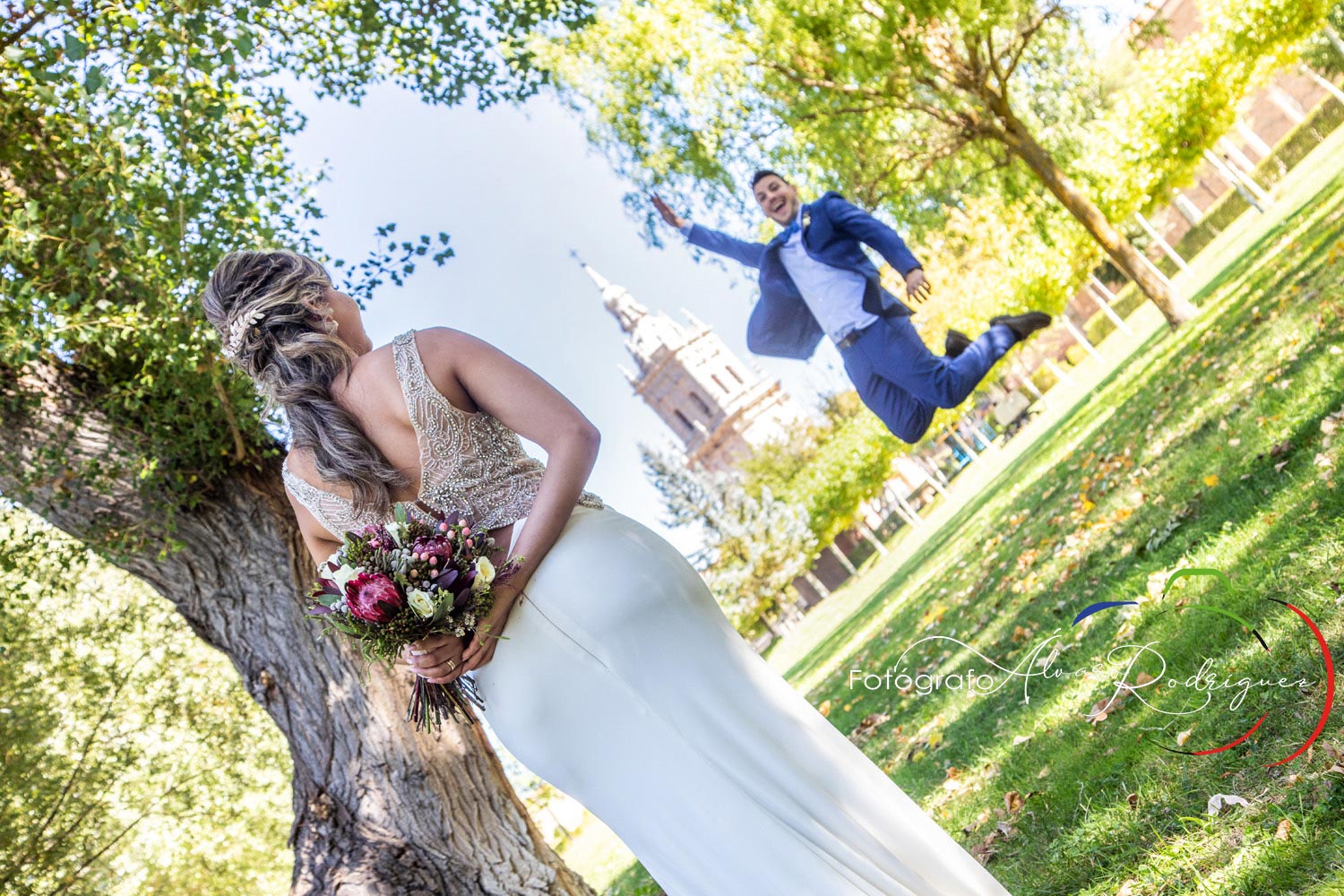 Reportaje de fotos de boda artística en el Burgo de osma Creativa y divertida
