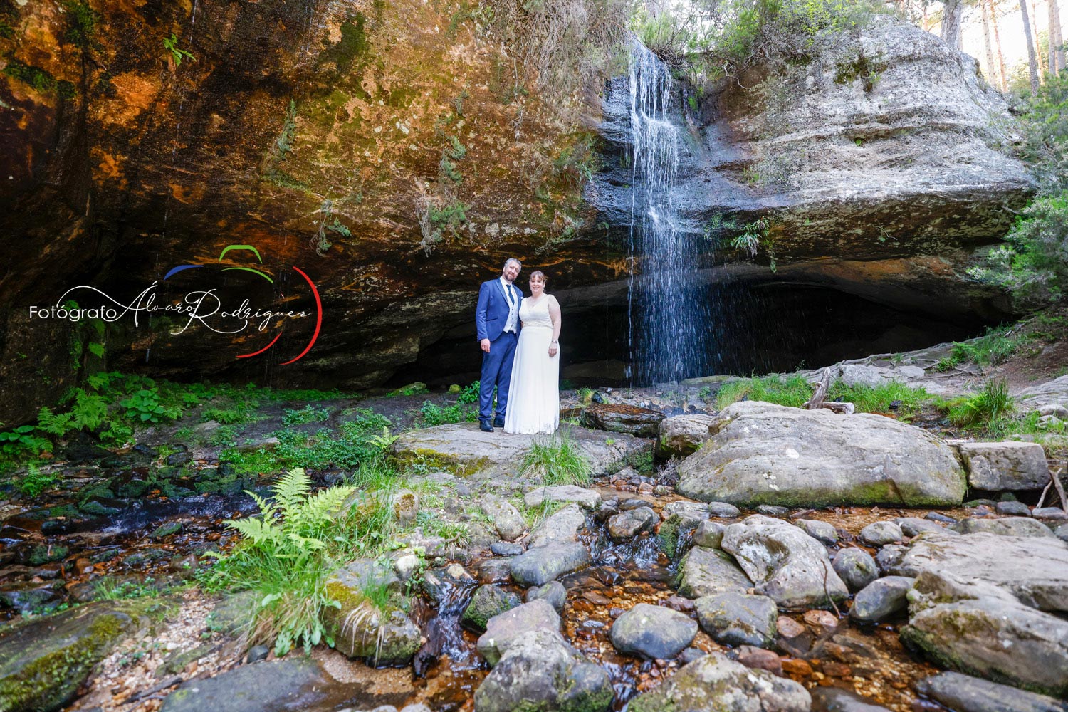 Reportaje de fotos de boda En la cascada del médico Covaleda