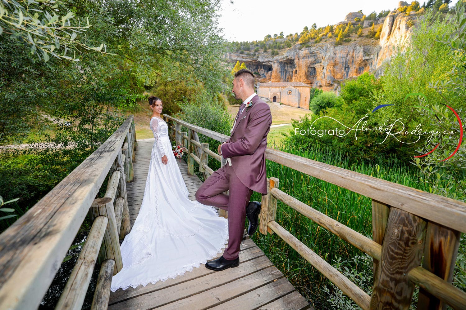 Reportajes de fotos de boda En Cañon de Rio Lobos San Bartolome