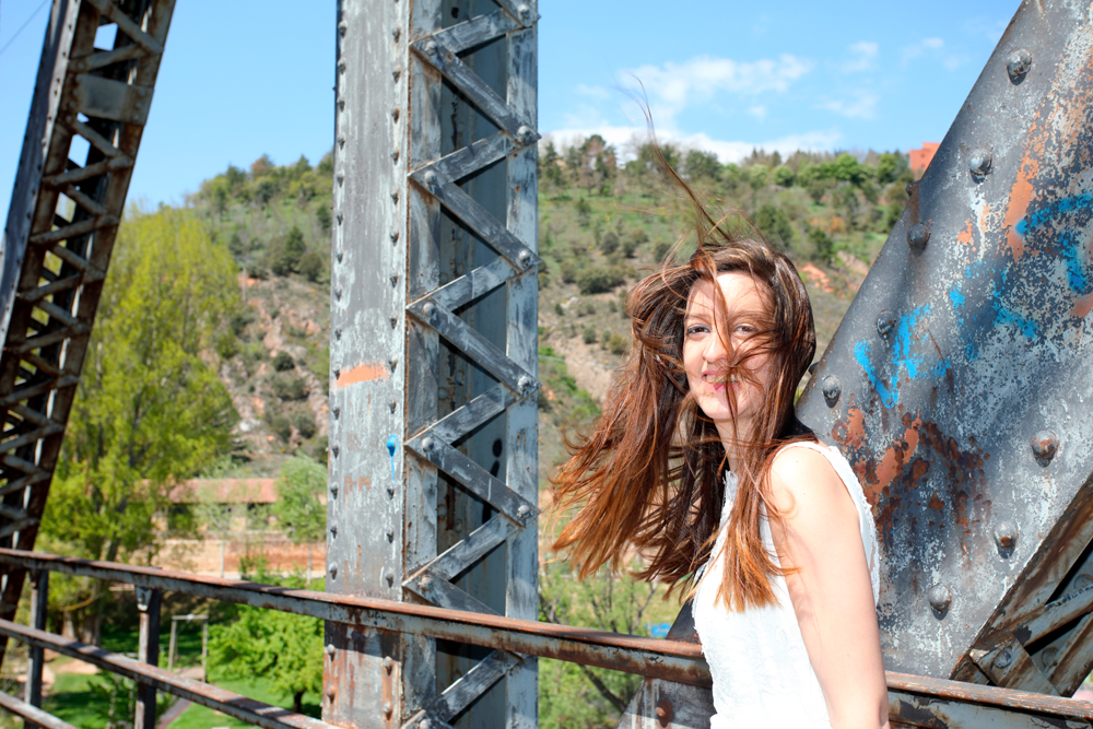Reportaje de fotos de boda en San Saturio puente de hieroo tren Reportaje de fotos de boda en San Saturio puente de hierro novia