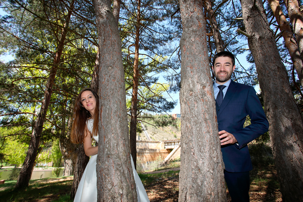 Reportaje de fotos de boda junto al Duero Reportaje de fotos de boda junto al Duero entre pinos