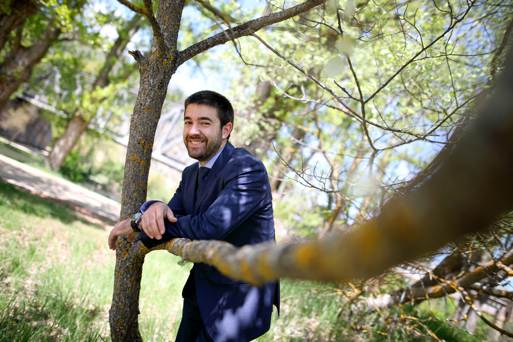 Reportaje de fotos de boda artística footgrafia artistica de novio en Soria